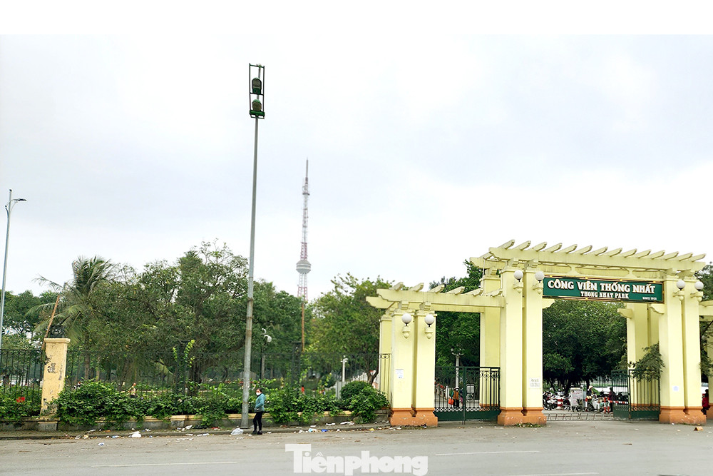 Cổng công viên Thống Nhất hướng đường Giải Phóng.