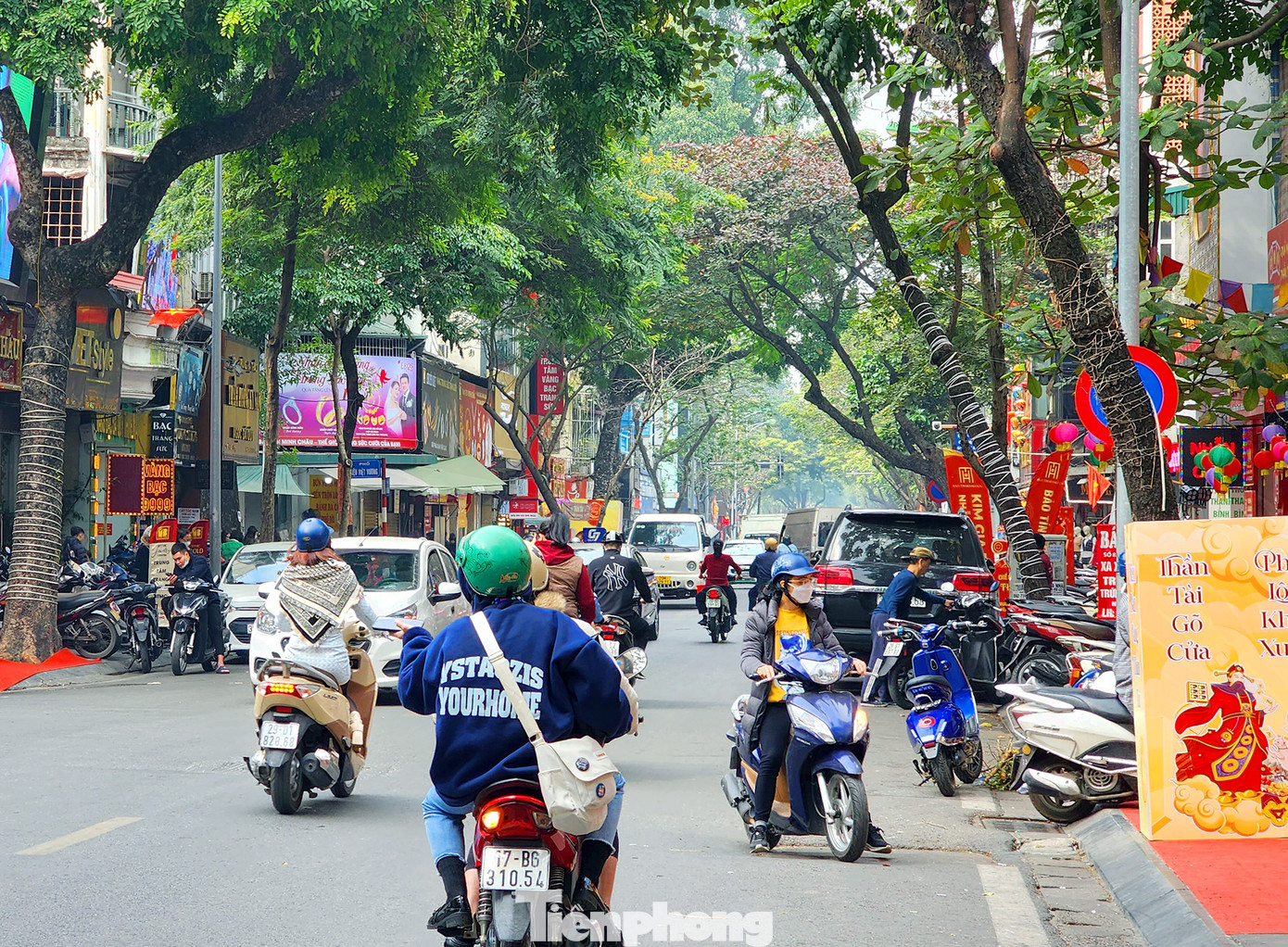 Giao thông đã trở lại thông thoáng cả hai chiều trên đoạn phố tập trung nhều hàng vàng này.