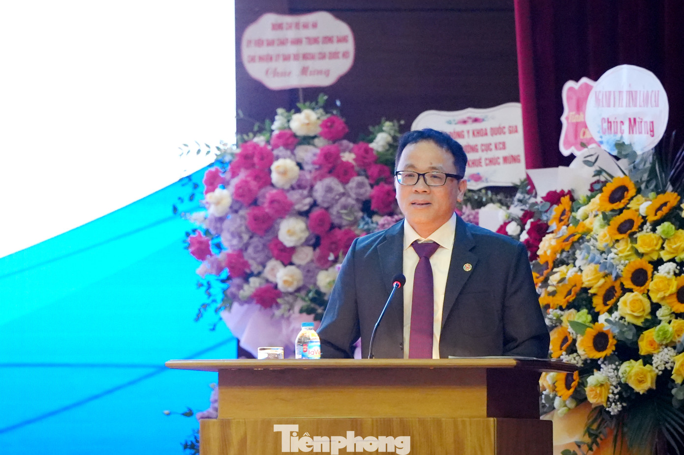 Phát biểu tại buổi lễ, Chủ tịch Hội đồng Trường Đại học Y Hà Nội, GS.TS Tạ Thành Văn ghi nhận, đánh giá cao sự phát triển vượt bậc của bệnh viện trong thời gian PGS. TS Nguyễn Lân Hiếu điều hành, quản lý và chịu trách nhiệm toàn diện. Chúc mừng PGS.TS Nguyễn Lân Hiếu tiếp tục được tín nhiệm và giữ chức vụ Giám đốc Bệnh viện Đại học Y Hà Nội.