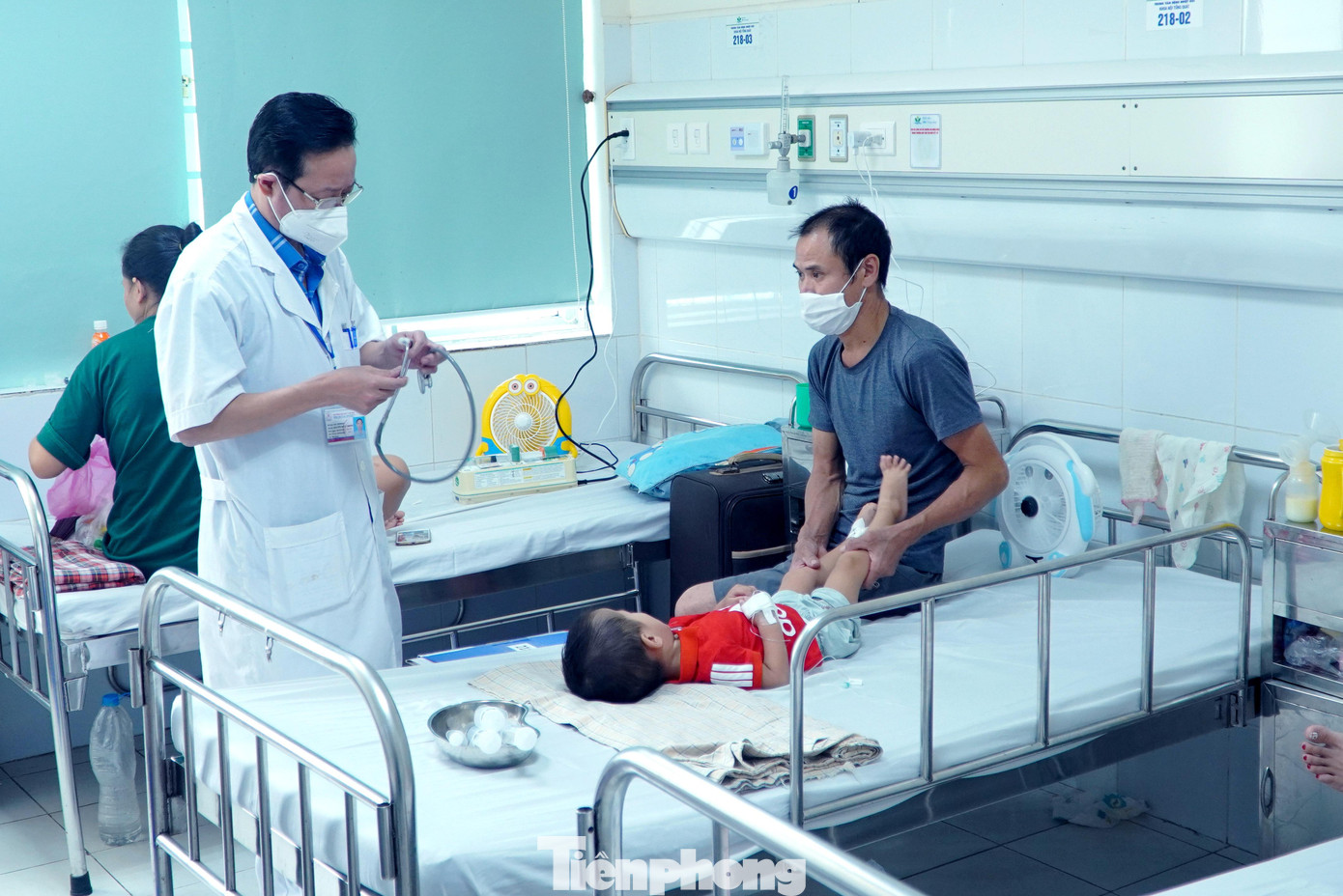 Cộng dồn từ đầu năm đến nay, Hà Nội đã có 13.437 ca mắc sốt xuất huyết (tăng gấp 4,2 lần so với cùng kỳ năm 2021); trong đó, có 16 ca tử vong (cùng kỳ năm 2021 không ghi nhận ca tử vong).