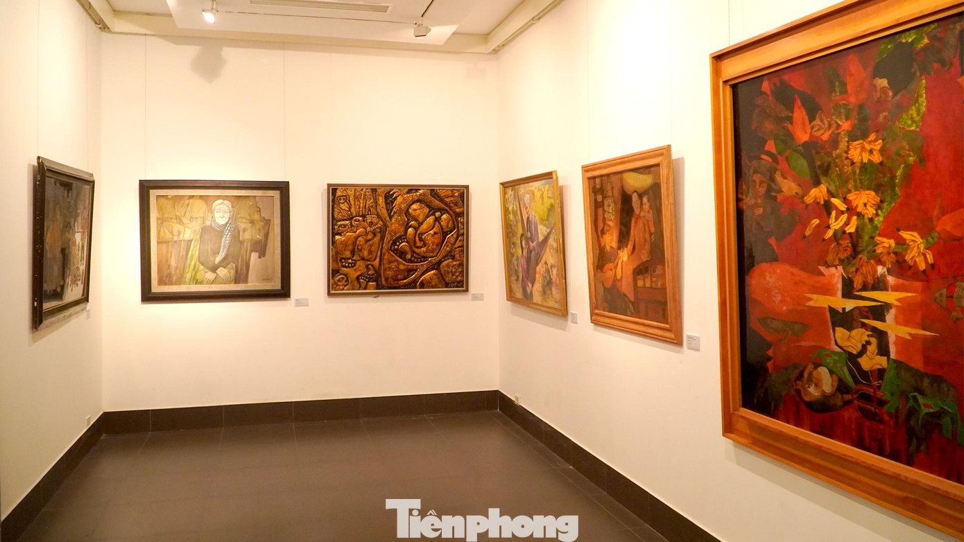 Những tác phẩm trưng bày trong triển lãm lần này là các tác phẩm nghệ thuật có giá trị về đề tài chiến tranh cách mạng, đây cũng là tiếng lòng, sự tri ân của các nghệ sỹ với những người đã ngã xuống trên các mặt trận từ kháng chiến chống Pháp đến chống Mỹ. Những tác phẩm trưng bày trong triển lãm lần này là các tác phẩm nghệ thuật có giá trị về đề tài chiến tranh cách mạng, đây cũng là tiếng lòng, sự tri ân của các nghệ sỹ với những người đã ngã xuống trên các mặt trận từ kháng chiến chống Pháp đến chống Mỹ.