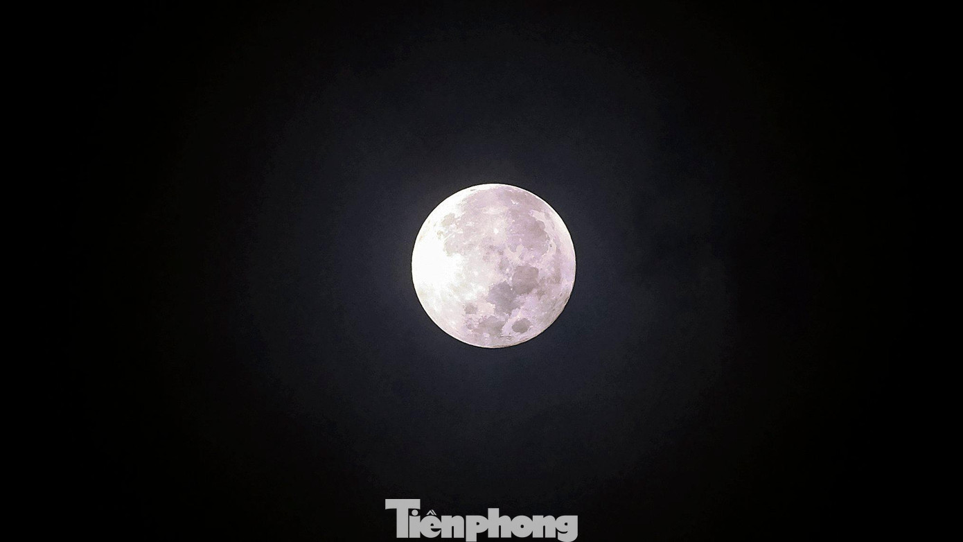 Trên nhiều Hội, Nhóm yêu Thiên văn học, nhiều người cũng nhận định đây là thời điểm mặt trăng Trung thu tròn nhất trong 100 năm qua.