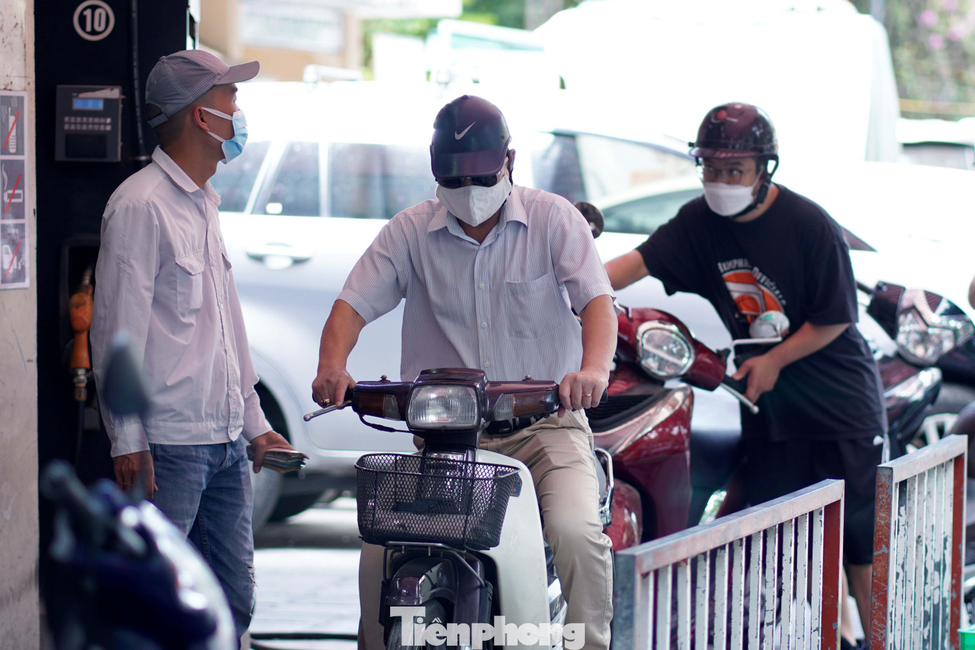 Mỗi phương tiện cá nhân đều có thể lựa chọn đổ theo nhu cầu và chỉ cần chờ 3-5 phút cho lượt đổ xăng của mình.