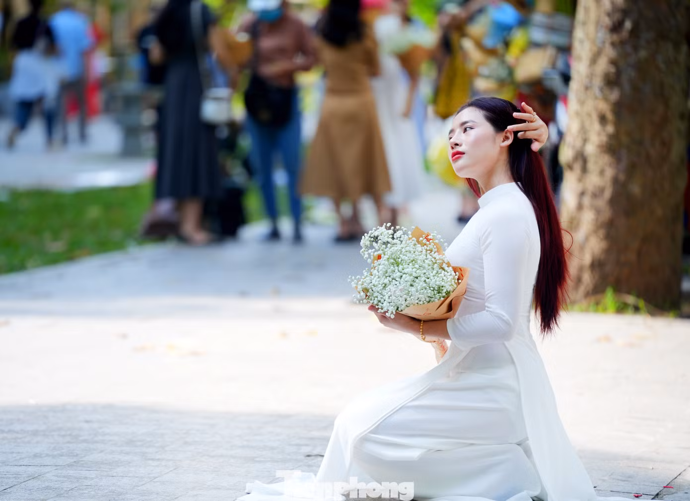 Các 'nàng thơ' đua nhau thả dáng dưới nắng thu vàng.
