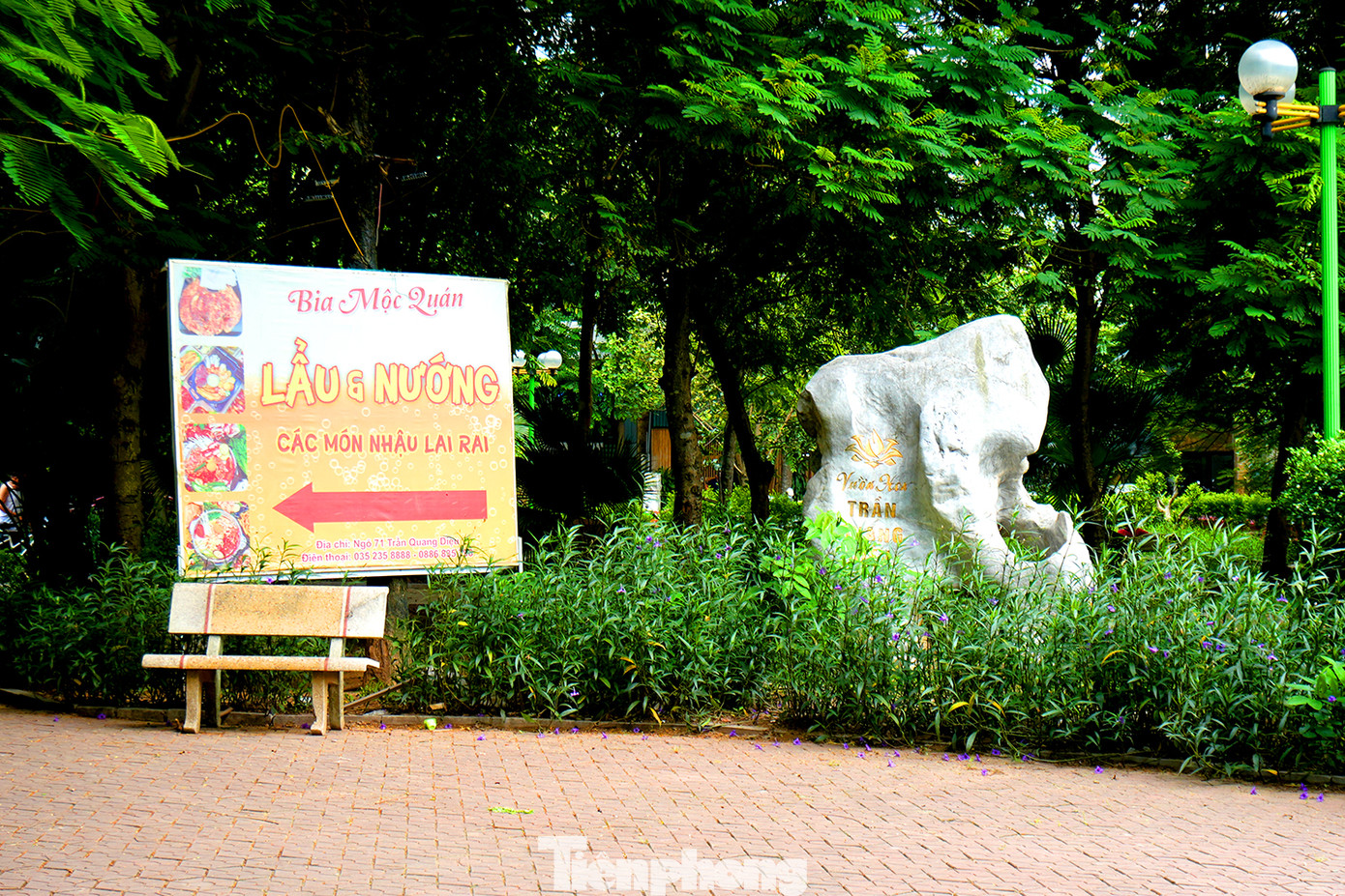 Cảnh nhếch nhác xuống cấp, phế thải bủa vây ở vườn hoa giữa Thủ đô ảnh 10