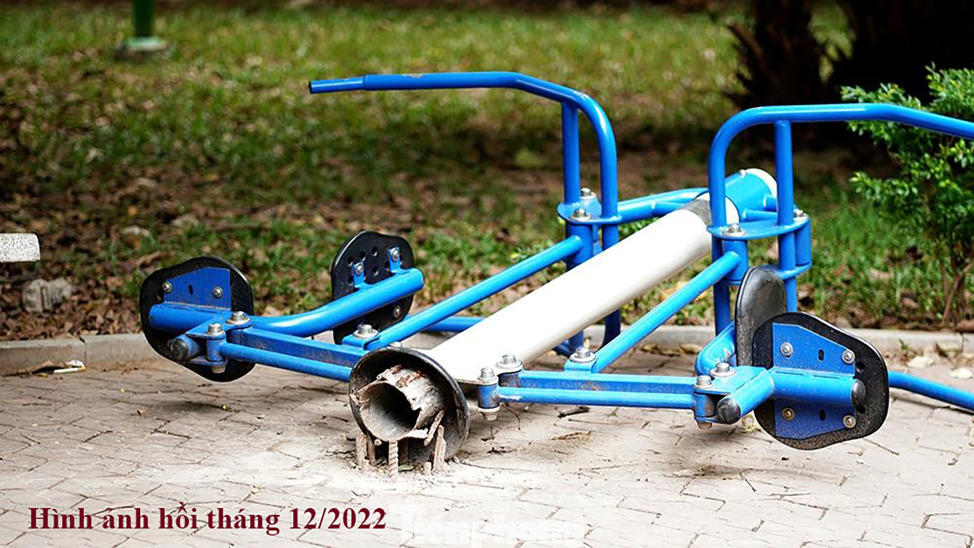 Cảnh nhếch nhác xuống cấp, phế thải bủa vây ở vườn hoa giữa Thủ đô ảnh 11 Cảnh nhếch nhác xuống cấp, phế thải bủa vây ở vườn hoa giữa Thủ đô ảnh 11