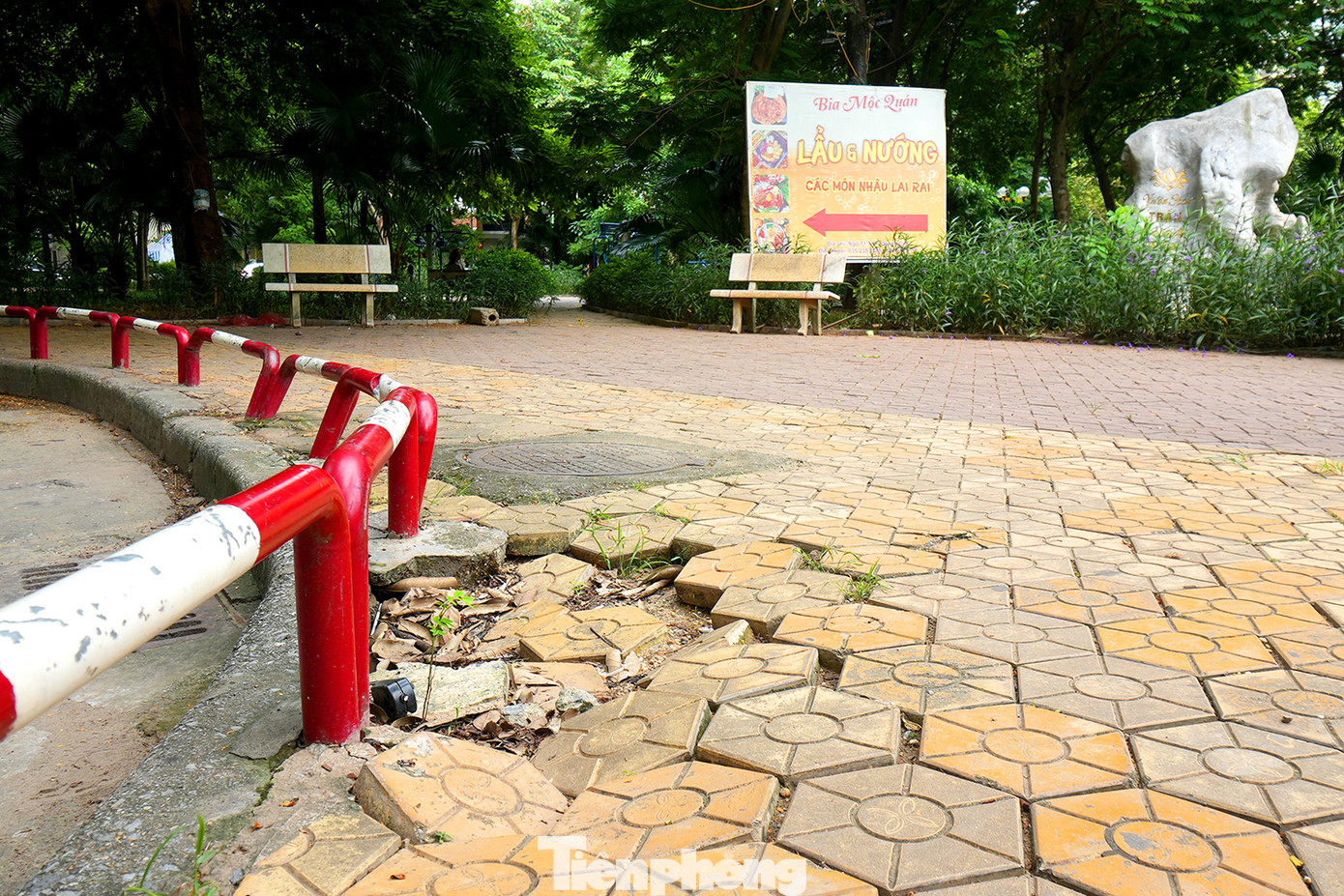 Cách vườn hoa 1 tháng 6 khoảng vài trăm mét theo hướng Gò Đống Đa, là công trình vườn hoa Trần Quang Diệu. Trong cao điểm đợt cuối năm 2022, đầu 2023 báo chí đã thông tin về sự xuống cấp đáng tiếc nơi công trình vườn hoa được đầu tư 52 tỉ này. Sau 9 tháng phản ảnh, phóng viên Tiền Phong quay lại vườn hoa Trần Quang Diệu ghi nhận thực trạng hiện tại ở vườn hoa này. Cách vườn hoa 1 tháng 6 khoảng vài trăm mét theo hướng Gò Đống Đa, là công trình vườn hoa Trần Quang Diệu. Trong cao điểm đợt cuối năm 2022, đầu 2023 báo chí đã thông tin về sự xuống cấp đáng tiếc nơi công trình vườn hoa được đầu tư 52 tỉ này. Sau 9 tháng phản ảnh, phóng viên Tiền Phong quay lại vườn hoa Trần Quang Diệu ghi nhận thực trạng hiện tại ở vườn hoa này.