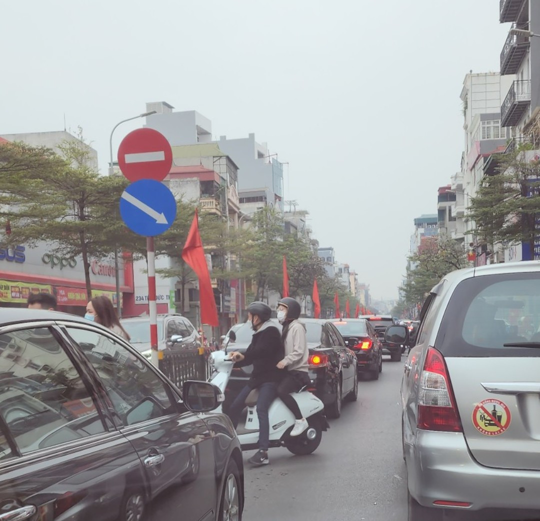 Nhiều người bỏ cuộc đi xin chữ đầu năm vì tắc đường Nhiều người bỏ cuộc đi xin chữ đầu năm vì tắc đường