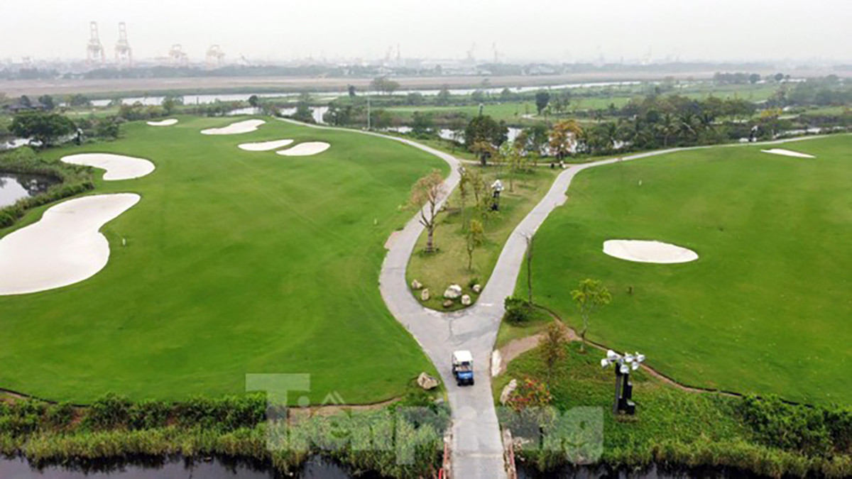 Sân sở hữu 36 hố với 2 sân golf riêng biệt: 18 hố sân hồ (Lake Course) và 18 hố sân đầm lầy (Marsh Course).