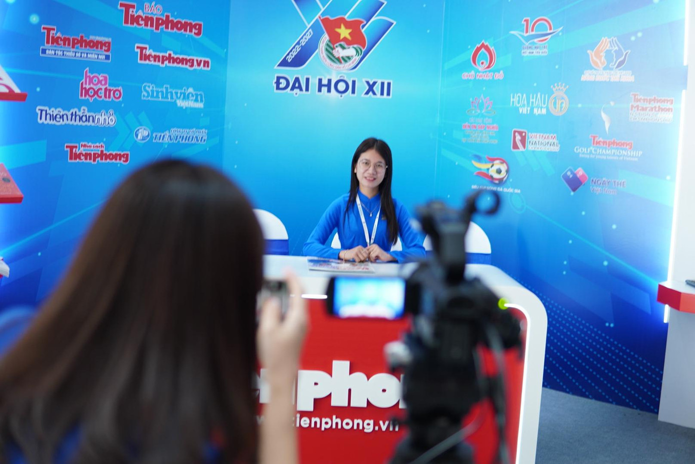 Trải nghiệm tại trường quay làm người dẫn chương trình của TienPhongTV.