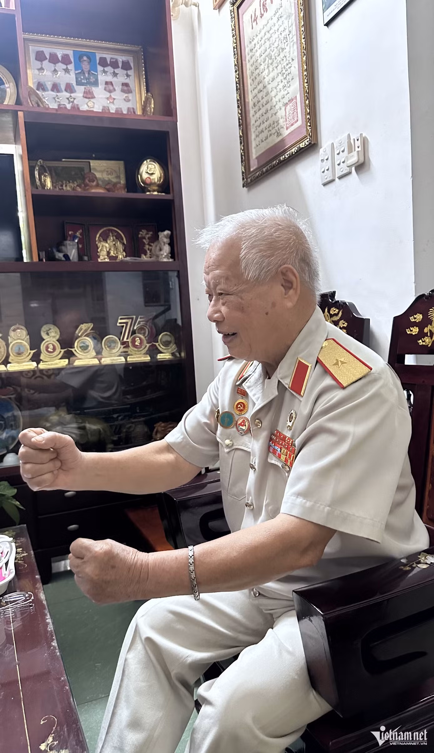 Tướng Doanh kể về những trận đánh ác liệt và lần cận kề cái chết. Tướng Doanh kể về những trận đánh ác liệt và lần cận kề cái chết.