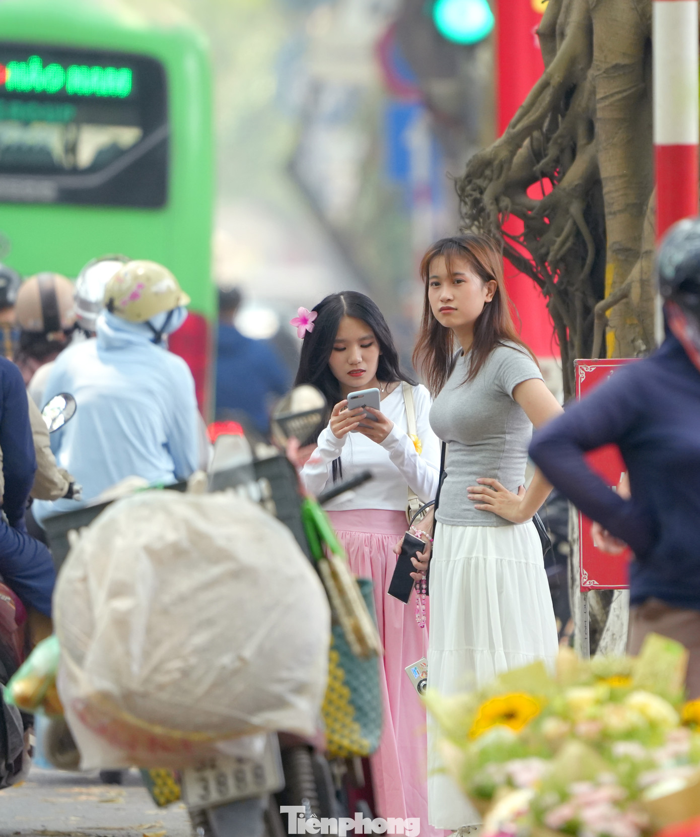 Với những người không lựa chọn đi xa, việc 'du lịch tại chỗ' trong kì nghỉ lễ 30/4 - 1/5 năm nay không thể thiếu những khoảnh khắc check-in tại các địa điểm đẹp trong nội đô.