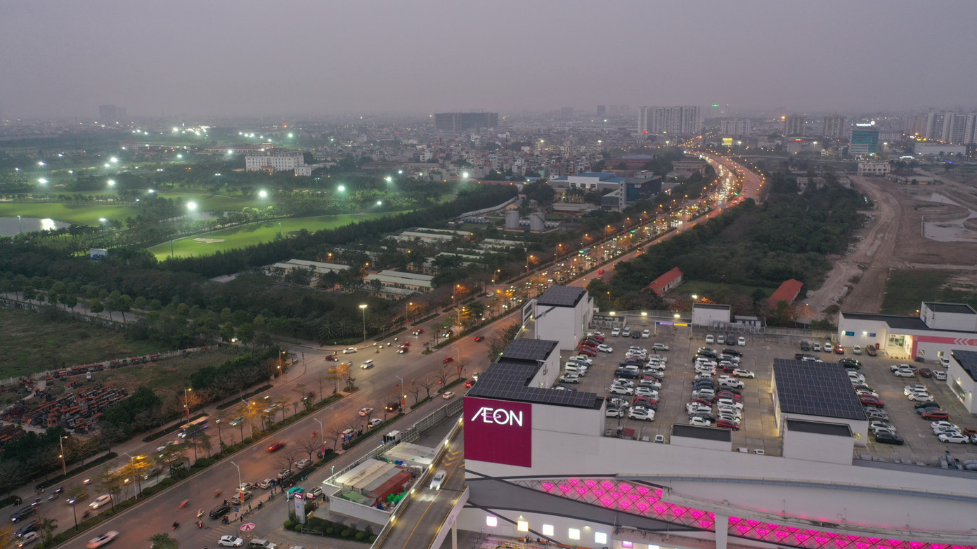 Tuy nhiên từ khoảng 5h - 7h chiều tình hình giao thông tại đa phần cửa ngõ có xu hướng cải thiện, di chuyển khá thuận lợi.