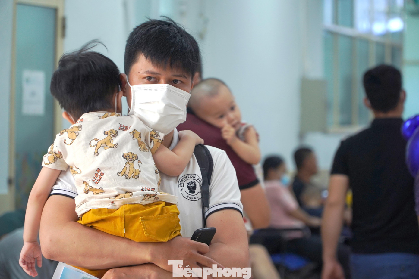 Số đông trẻ bị viêm đường hô hấp trên, hen phế quản và nhiễm virus hợp bào hô hấp.