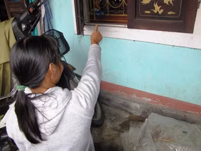 Góc hiên nhà chị N, nơi con rắn xuất hiện. Ảnh: Ngọc Văn. Góc hiên nhà chị N, nơi con rắn xuất hiện. Ảnh: Ngọc Văn