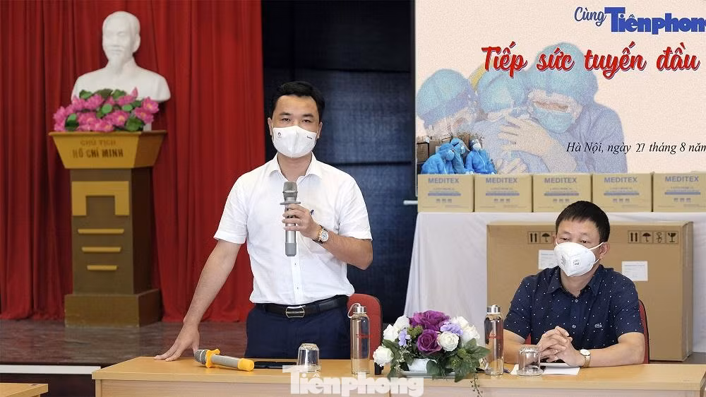Ông Hoàng Anh Tú cho biết thêm, huyện Gia Lâm so với các quận, huyện khác trên địa bàn Hà Nội đang là địa phương tương đối yên bình, số lượng ca F0 trên địa bàn rất nhỏ, công tác an sinh xã hội và đời sống của nhân dân luôn được đảm bảo. Ông Hoàng Anh Tú cho biết thêm, huyện Gia Lâm so với các quận, huyện khác trên địa bàn Hà Nội đang là địa phương tương đối yên bình, số lượng ca F0 trên địa bàn rất nhỏ, công tác an sinh xã hội và đời sống của nhân dân luôn được đảm bảo.