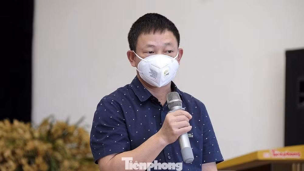 Phó Tổng biên tập báo Tiền Phong cũng thông tin thêm, vào lúc 11 giờ sáng ngày 28/8, tại báo Tiền Phong sẽ tổ chức cuộc đấu giá 12 bức tranh rất giá trị của các hoạ sĩ tên tuổi hiện nay. Toàn bộ số tiền thu được từ buổi đấu giá sẽ dùng để mua trang thiết bị y tế. Phó Tổng biên tập báo Tiền Phong cũng thông tin thêm, vào lúc 11 giờ sáng ngày 28/8, tại báo Tiền Phong sẽ tổ chức cuộc đấu giá 12 bức tranh rất giá trị của các hoạ sĩ tên tuổi hiện nay. Toàn bộ số tiền thu được từ buổi đấu giá sẽ dùng để mua trang thiết bị y tế.