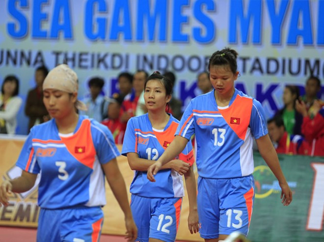 Tuy nhiên, thực sự các cô gái Việt Nam đã chơi dưới sức mình, không còn xuất sắc như khi thắng Malaysia hay thua sát nút Thái Lan (1-2) Bài viết: http://news.zing.vn/HLV-cau-may-ngao-ngan-nhin-hoc-tro-thua-Myanmar-post377795.html#category Nguồn Zing News 