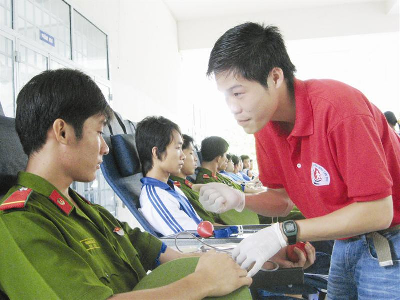 Tuổi trẻ Cần Thơ hiến máu nhân đạo