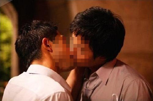 Nhiều nam sinh chấp nhận cặp với gay vì kiếm được rất nhiều tiền. Ảnh: minh họa Nhiều nam sinh chấp nhận cặp với gay vì kiếm được rất nhiều tiền