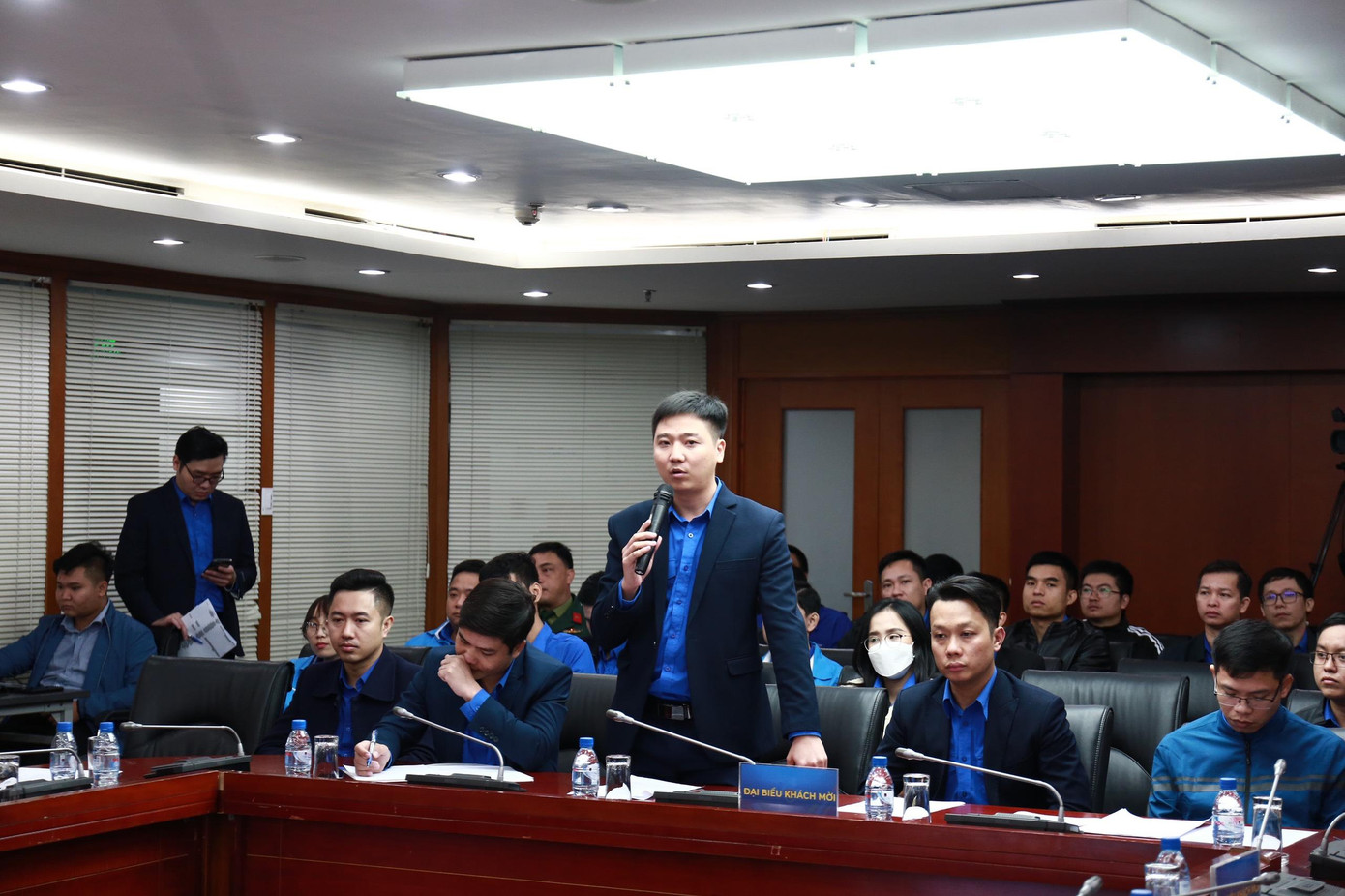 Anh Vũ Minh Phương, Công ty than Uông Bí TKV Quảng Ninh chia sẻ tại tọa đàm. Ảnh: Bảo Anh