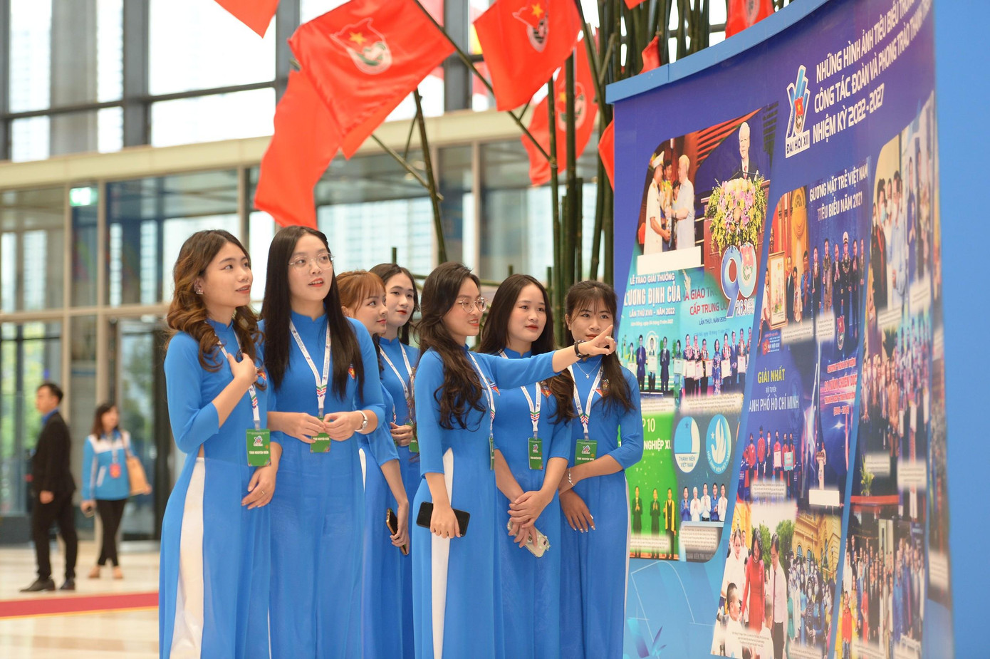 Các đại biểu tham quan triển lãm. Ảnh: Dương Triều Các đại biểu tham quan triển lãm. Ảnh: Dương Triều