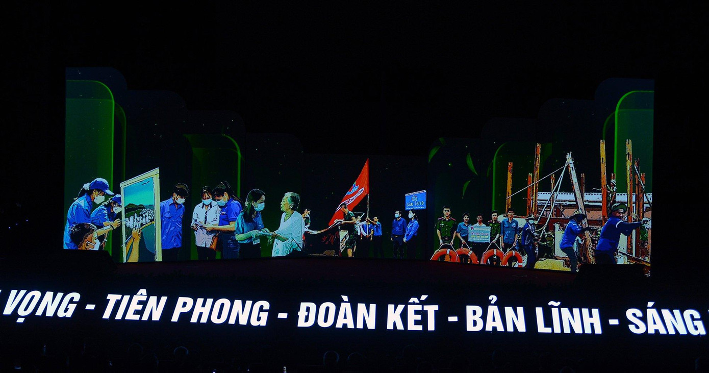 Hình ảnh cây tre luôn vươn lên mạnh mẽ hàng hàng lớp lớp mang khát vọng và hoài bão phụng sự bảo vệ tổ quốc, kiến thiết nước nhà, phát triển quốc gia vững mạnh, hùng cường. Hình ảnh cây tre luôn vươn lên mạnh mẽ hàng hàng lớp lớp mang khát vọng và hoài bão phụng sự bảo vệ tổ quốc, kiến thiết nước nhà, phát triển quốc gia vững mạnh, hùng cường.