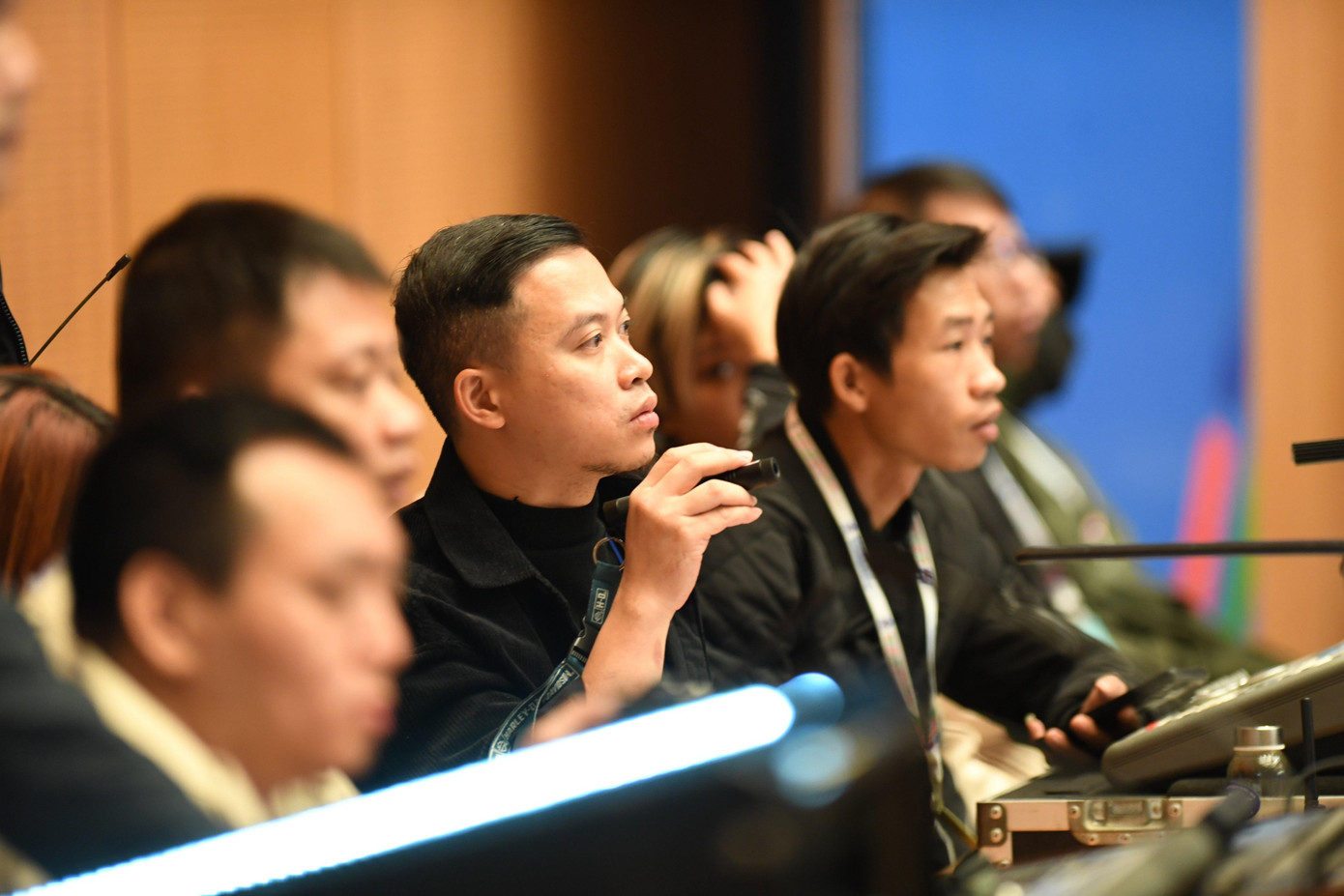 Đạo diễn chương trình nghệ thuật: "Khát vọng cống hiến - lẽ sống thanh niên" tại phiên trọng thể Đại hội Đoàn toàn quốc lần thứ XII là anh Đặng Lê Minh Trí, SN 1984. Đạo diễn chương trình nghệ thuật: "Khát vọng cống hiến - lẽ sống thanh niên" tại phiên trọng thể Đại hội Đoàn toàn quốc lần thứ XII là anh Đặng Lê Minh Trí, SN 1984.