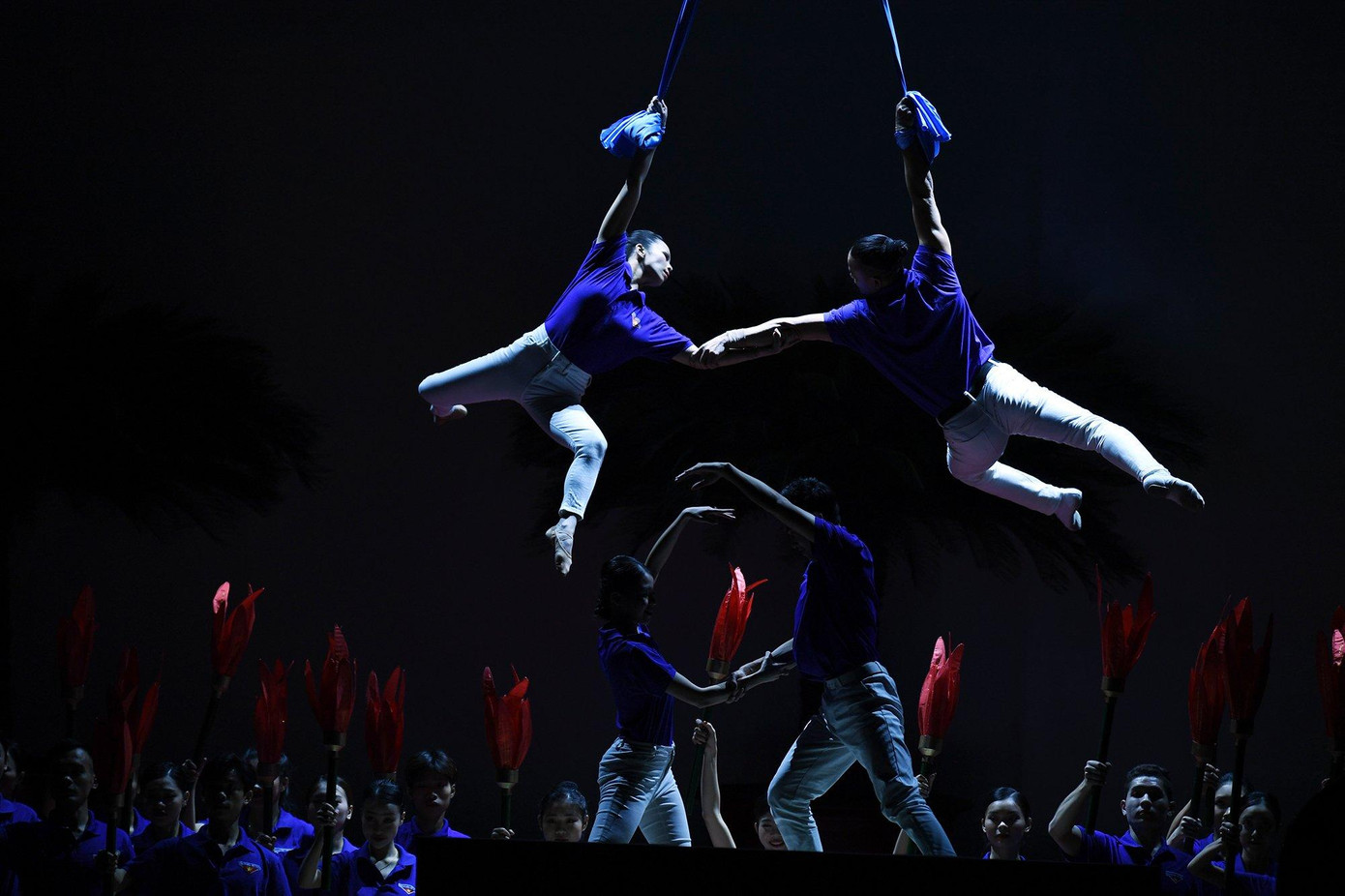 Khó khăn lớn nhất của ekip khi thực hiện chương trình là làm sao tạo nên được tính phổ quát trong khoảng hơn 30 phút nghệ thuật. Ngoài việc truyền tải thông điệp chủ đề, ekip còn chú trọng tới cảm xúc của người xem. Chương trình góp phần mang tới cảm hứng cho các đại biểu tham dự Đại hội cũng như Đoàn viên thanh niên cả nước theo dõi trên truyền hình và các nền tảng số. Khó khăn lớn nhất của ekip khi thực hiện chương trình là làm sao tạo nên được tính phổ quát trong khoảng hơn 30 phút nghệ thuật. Ngoài việc truyền tải thông điệp chủ đề, ekip còn chú trọng tới cảm xúc của người xem. Chương trình góp phần mang tới cảm hứng cho các đại biểu tham dự Đại hội cũng như Đoàn viên thanh niên cả nước theo dõi trên truyền hình và các nền tảng số.