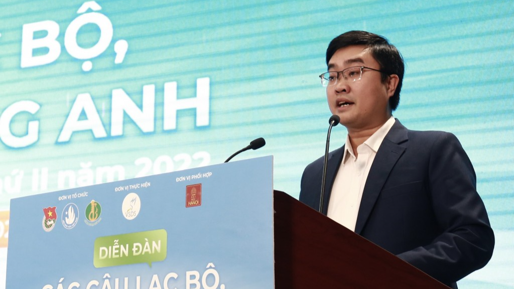 Anh Nguyễn Bá Cát, Phó Chủ tịch T.Ư Hội SVVN phát biểu tại diễn đàn