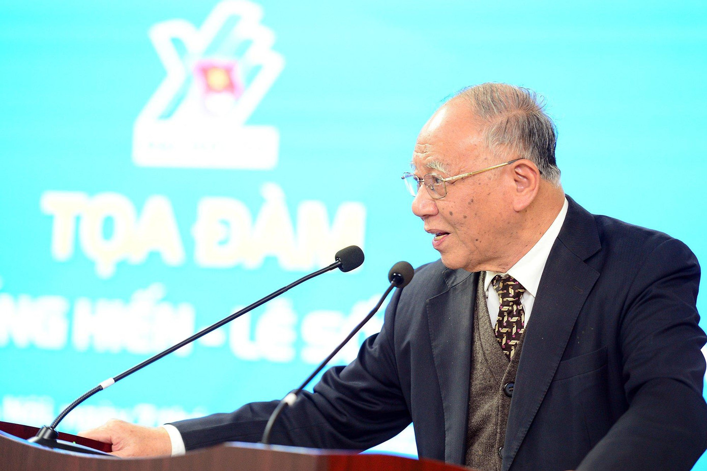 GS, TS Hoàng Chí Bảo, nguyên Ủy viên Hội đồng Lý luận T.Ư, chuyên gia cao cấp Học viện Chính trị Quốc gia Hồ Chí Minh. Ảnh: Dương Triều GS, TS Hoàng Chí Bảo, nguyên Ủy viên Hội đồng Lý luận T.Ư, chuyên gia cao cấp Học viện Chính trị Quốc gia Hồ Chí Minh. Ảnh: Dương Triều