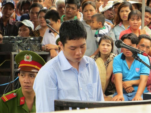 Lê Tiến Sỹ tại phiên tòa lưu động