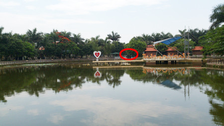 Hồ nước trong khu sinh thái Cánh Buồm Xanh (xã Ninh Hiệp, huyện Gia Lâm, Hà Nội) - nơi hai em nhỏ bị đuối nước ngày 15/5. Ảnh: TN. Hồ nước trong khu sinh thái Cánh Buồm Xanh (xã Ninh Hiệp, huyện Gia Lâm, Hà Nội) - nơi hai em nhỏ bị đuối nước ngày 15/5. Ảnh: TN