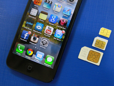 iPhone 5 chính hãng được bán ra trước dịp Giáng sinh, còn sim nano đã có mặt trên thị trường. Ảnh: Tuấn Anh (VnExpress)