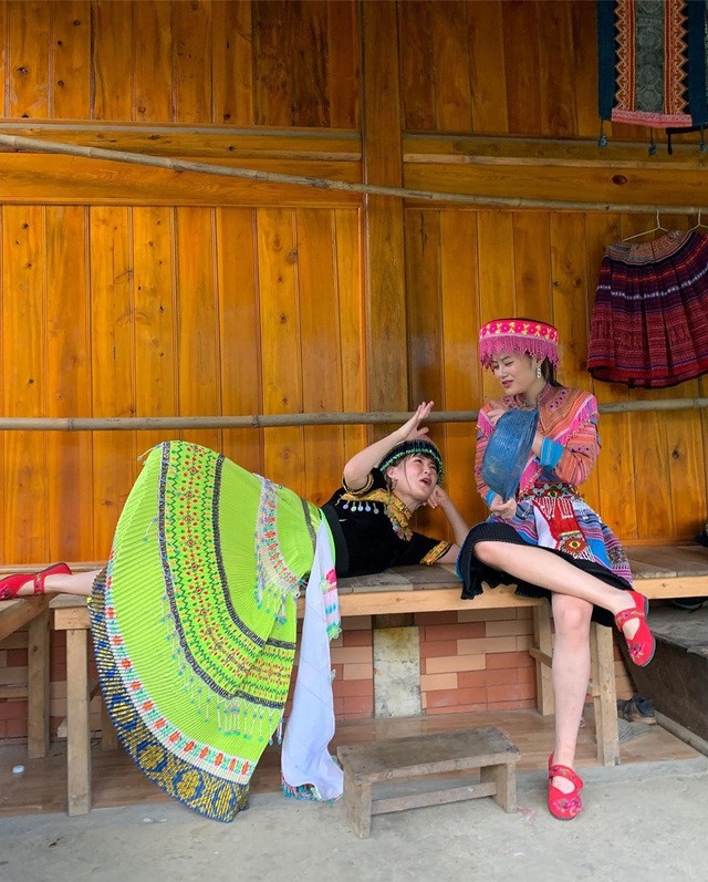 Chi Pu - Quỳnh Anh Shyn mặc váy dân tộc tấu hài cực lầy ở Sapa ảnh 6