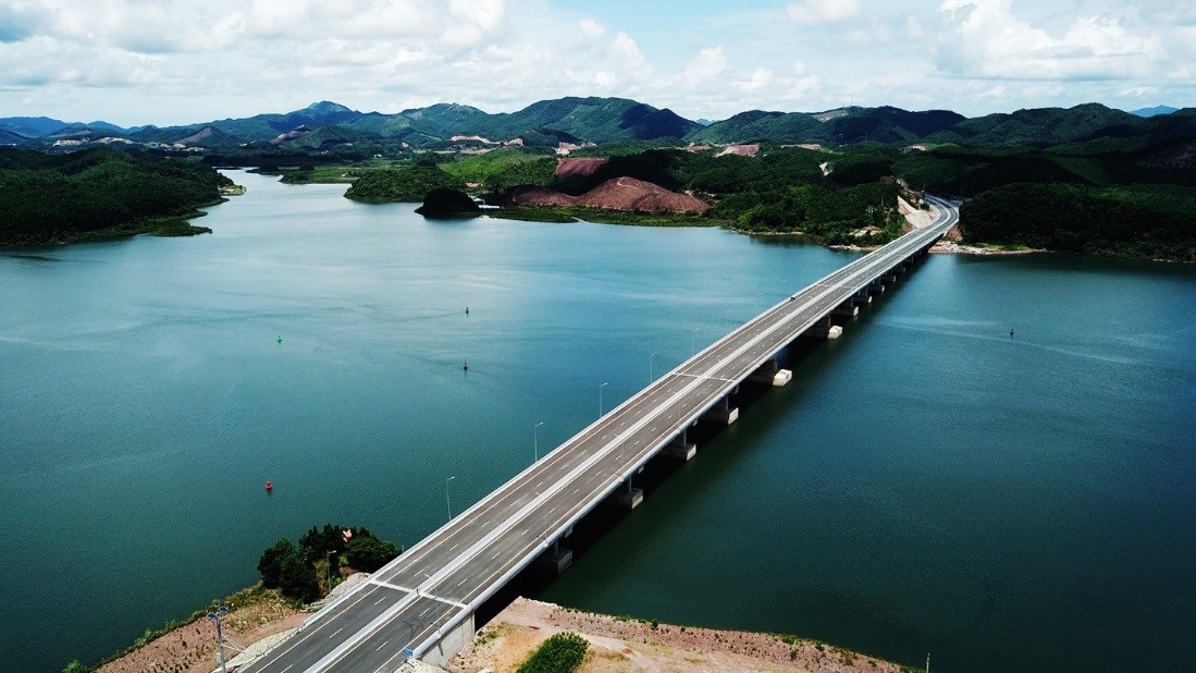 Quảng Ninh tăng trưởng du lịch top đầu cả nước: Thời cơ vàng của bất động sản ảnh 1