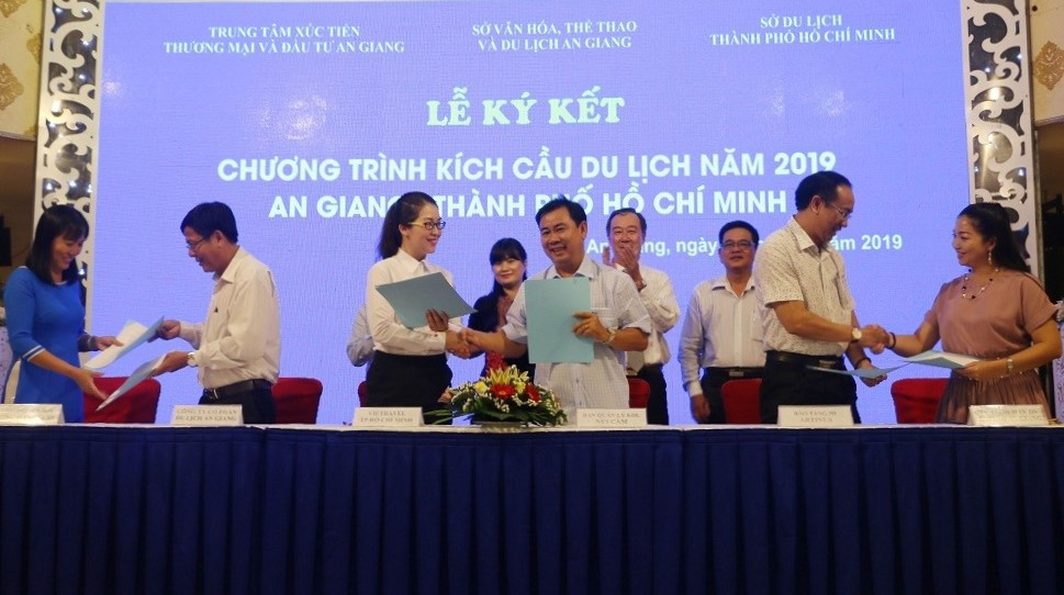 Mùa nước nổi vòng quanh Thủ phủ Tràm của Việt Nam ảnh 1