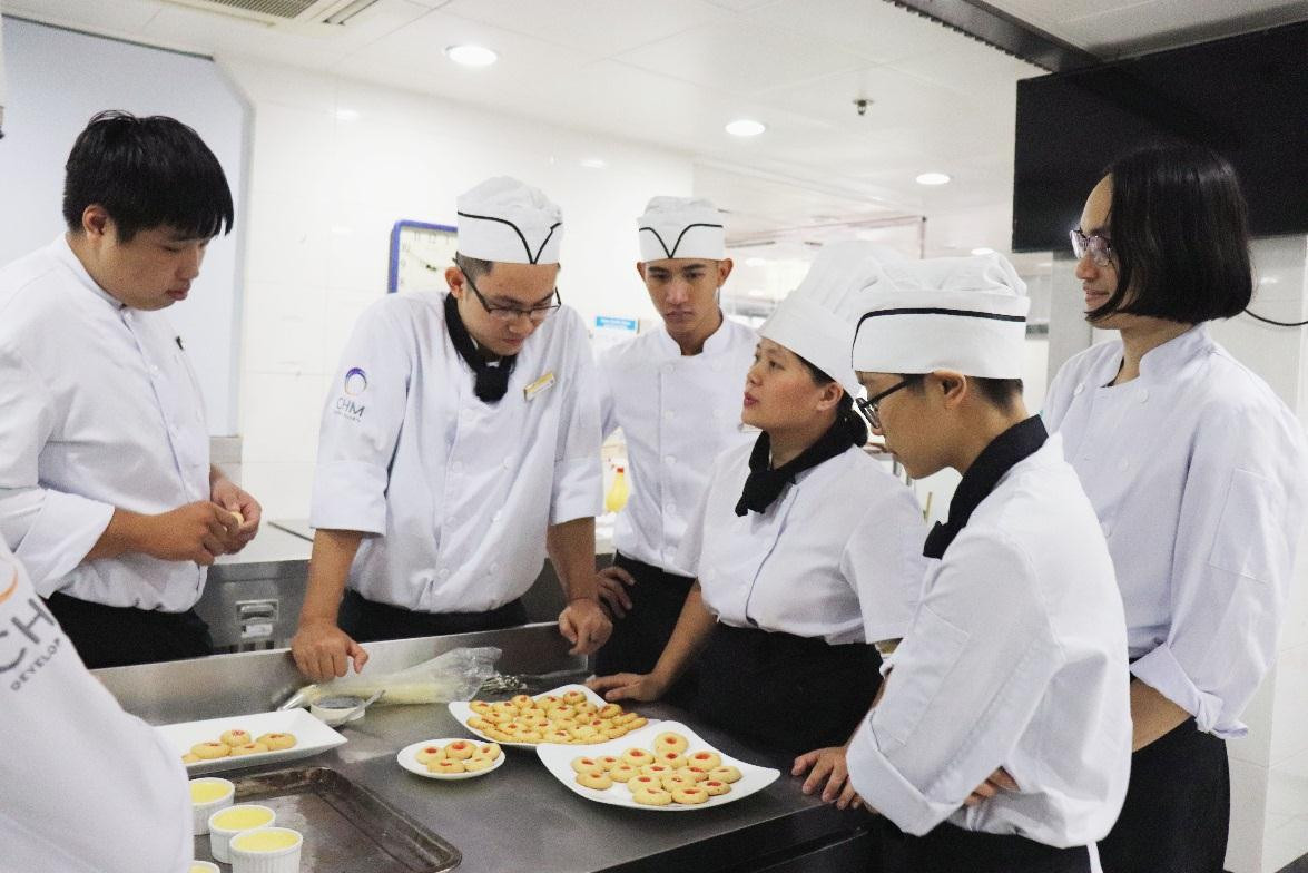 Học làm bánh - nghề tiềm năng trong cuộc sống hiện đại ảnh 1