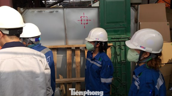 Binh chủng Hóa học tiến hành tẩy độc tại Công ty Rạng Đông ảnh 4