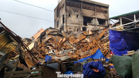 Binh chủng Hóa học tiến hành tẩy độc tại Công ty Rạng Đông ảnh 7