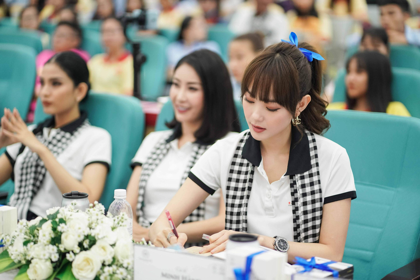 Hoa hậu Hà Kiều Anh: 'Sách quý dạy nghĩ tích cực, sống năng lượng' ảnh 6