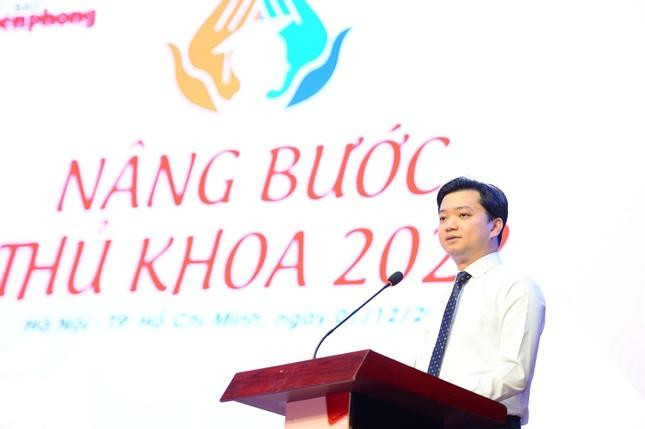 Anh Nguyễn Minh Triết - Bí thư T.Ư Đoàn, Chủ tịch Hội Sinh viên Việt Nam. Anh Nguyễn Minh Triết - Bí thư T.Ư Đoàn, Chủ tịch Hội Sinh viên Việt Nam.