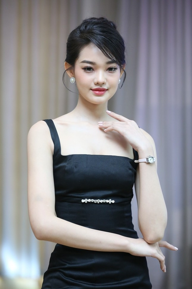 Người đẹp Áo dài Bé Quyên.