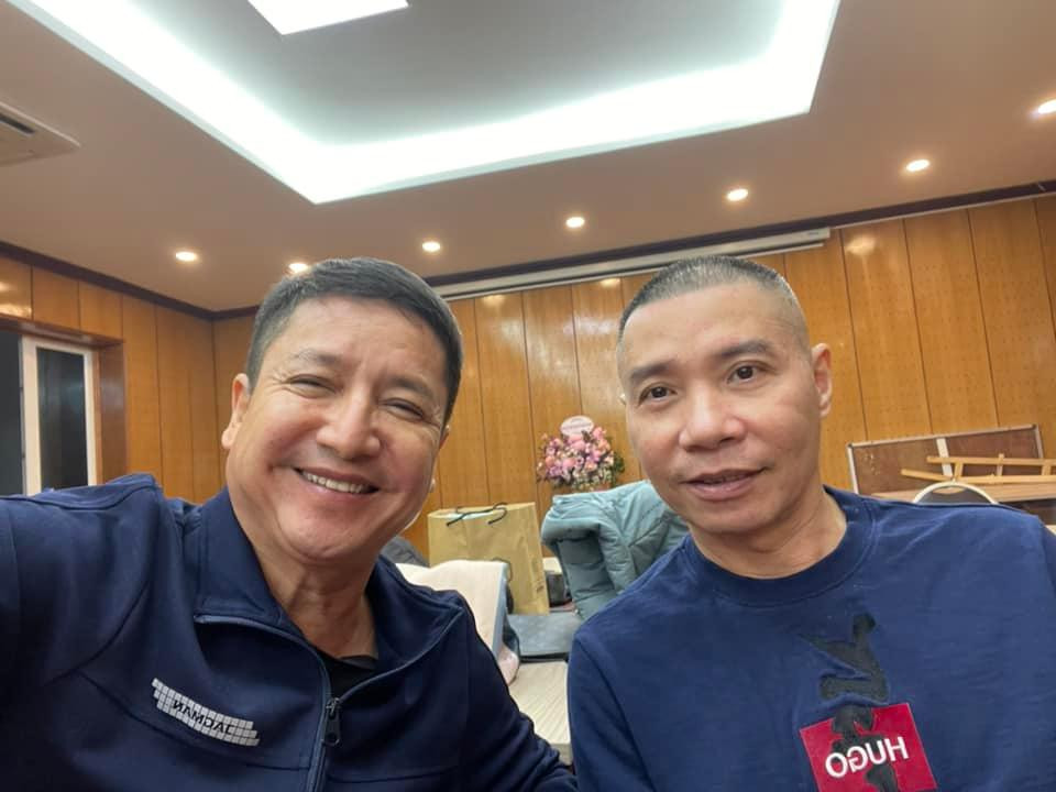 NSƯT Chí Trung và NSND Công Lý trong hậu trường tập Táo quân 2023. Ảnh: FBNV.