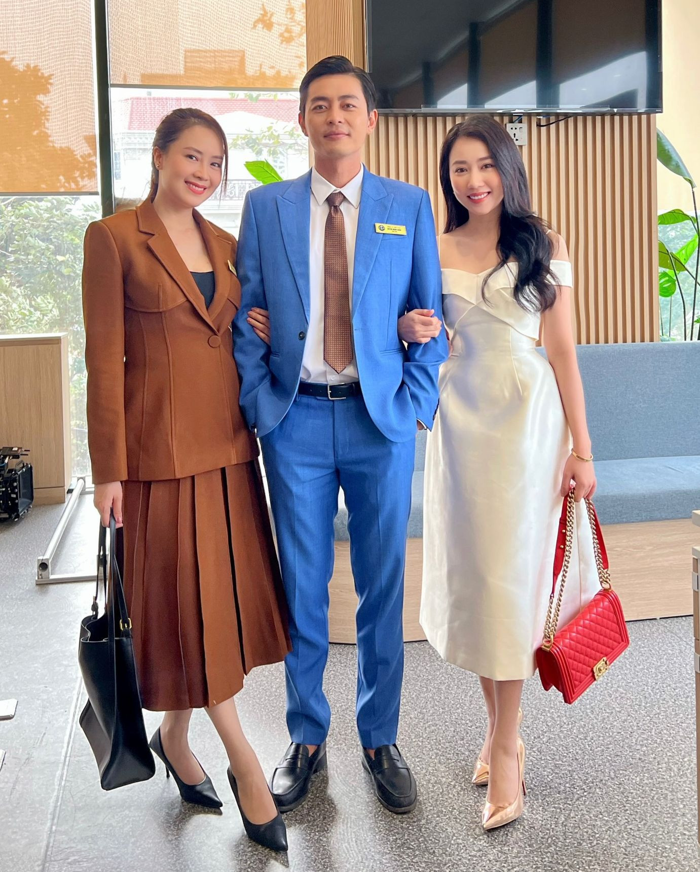 Huỳnh Hồng Loan lần đầu hợp tác cùng Hồng Diễm, Quốc Huy trong phim Hành trình công lý. Ảnh: NVCC.