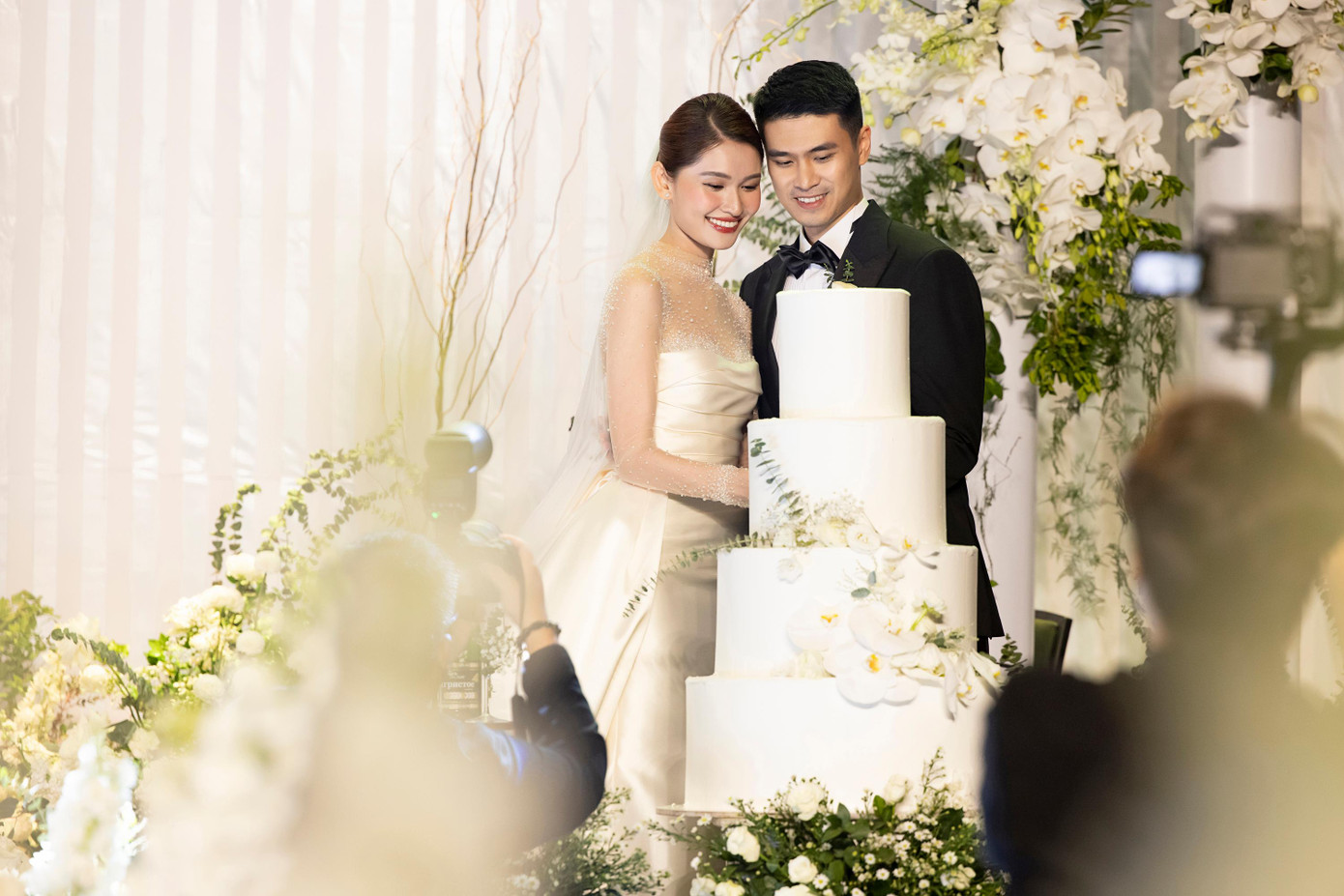 Một số khoảnh khắc trong hôn lễ của Á hậu Thuỳ Dung và doanh nhân Thái Long. Ảnh: NVCC.