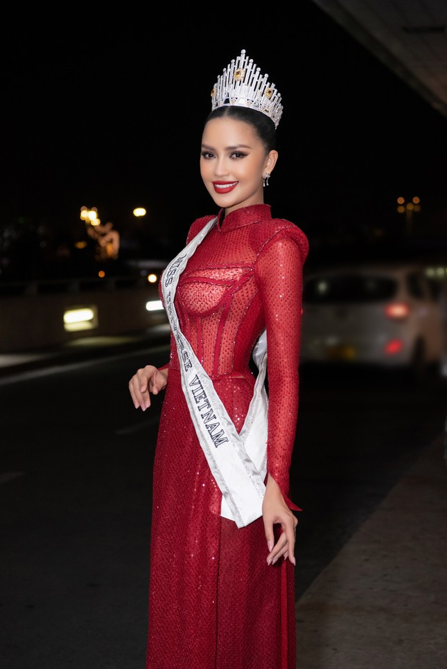 Hình ảnh của Ngọc Châu trước giờ lên đường sang Mỹ thi Miss Universe. Hình ảnh của Ngọc Châu trước giờ lên đường sang Mỹ thi Miss Universe.