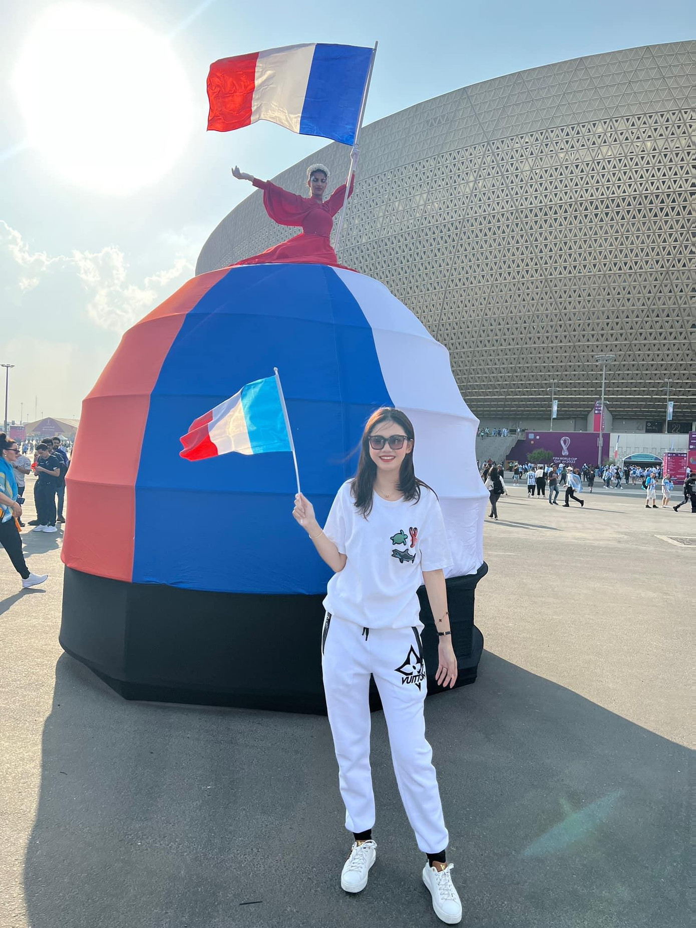 Á hậu Thanh Tú có mặt tại sân Lusail, Qatar. Ảnh: NVCC. Á hậu Thanh Tú có mặt tại sân Lusail, Qatar. Ảnh: NVCC.