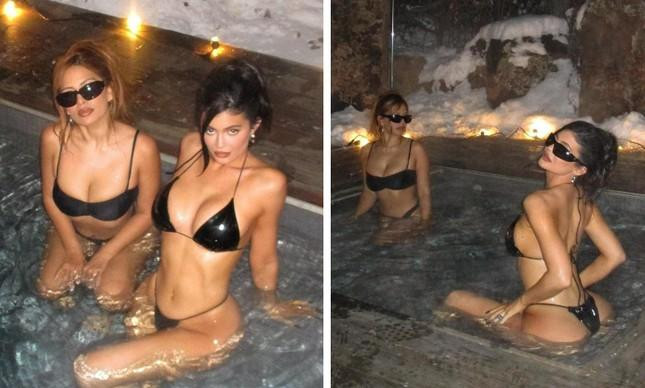 Kylie Jenner khoe dáng với bikini trong bồn tắm nước nóng được bao quanh bởi tuyết trắng. Ảnh: IG.