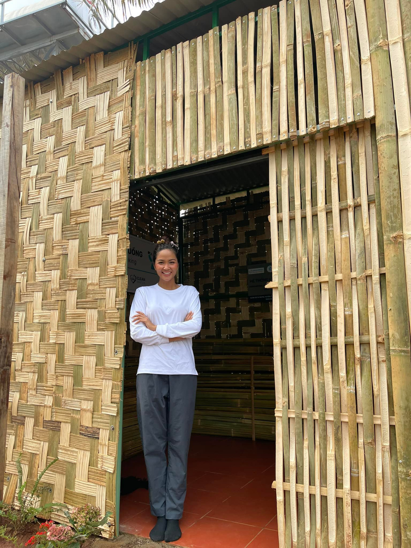 H'Hen Niê thường xuyên chia sẻ những khoảnh khắc đời thường lên trang cá nhân. Ảnh: FBNV. H'Hen Niê thường xuyên chia sẻ những khoảnh khắc đời thường lên trang cá nhân. Ảnh: FBNV.